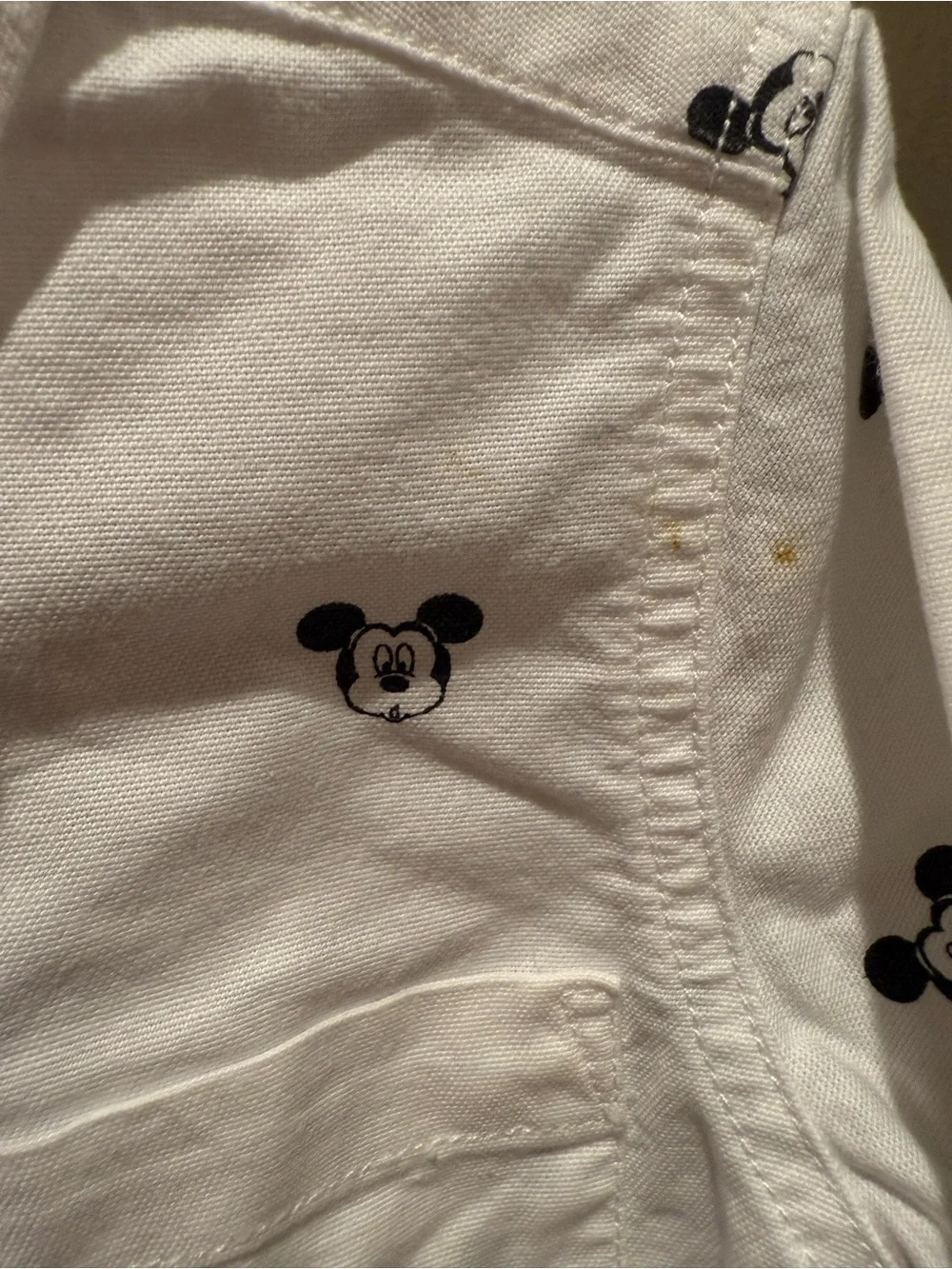Gap Kids White Button-Front Shirt with Mickey Mouse Print 4T